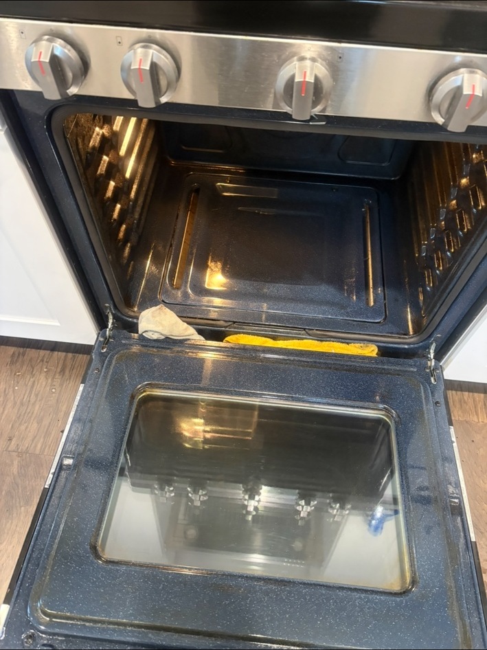 Kitchen oven deep clean by TidyMamas